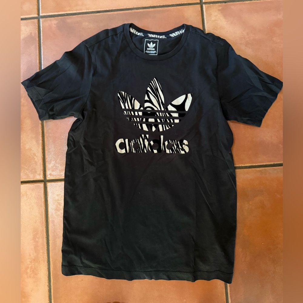 Adidas Tshirt‎